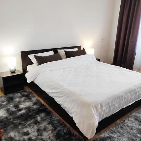 Comfortable Apartments In Centre With 3 Bedrooms Rivne Ngoại thất bức ảnh