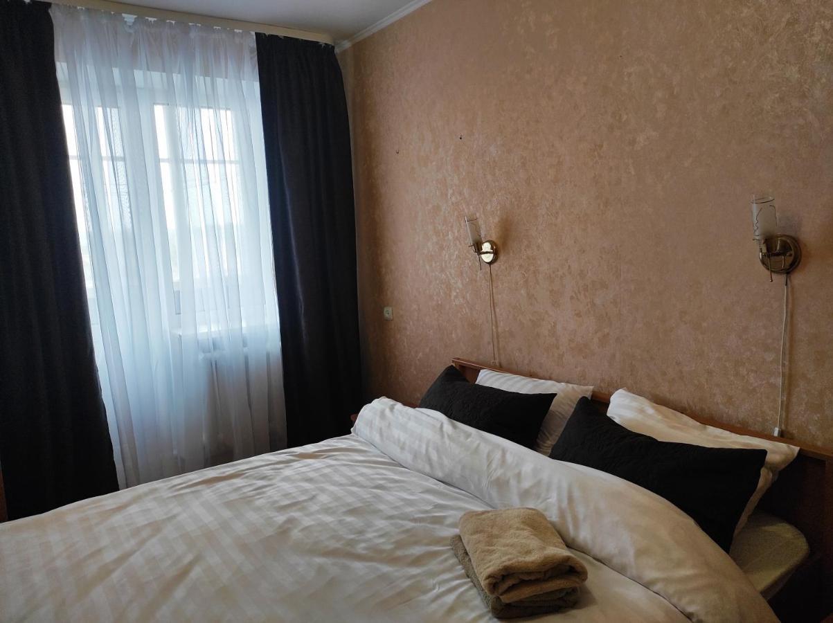 Comfortable Apartments In Centre With 3 Bedrooms Rivne Ngoại thất bức ảnh
