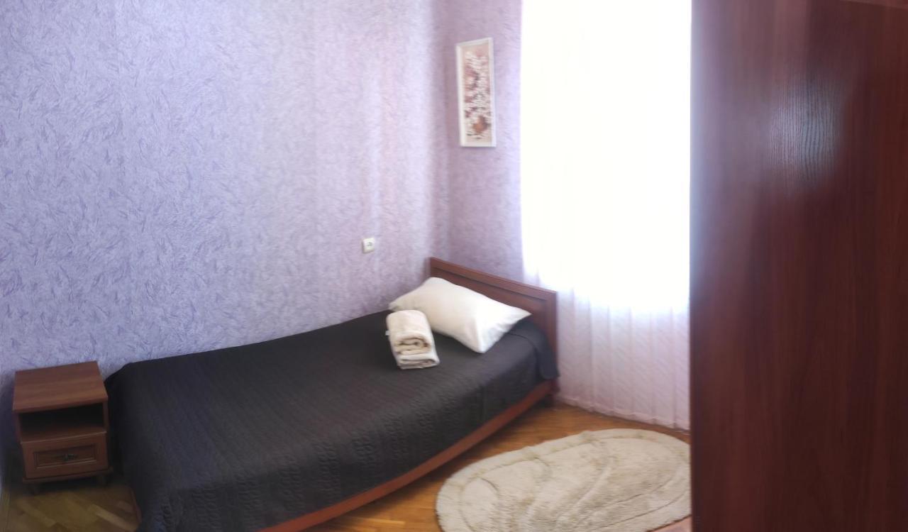 Comfortable Apartments In Centre With 3 Bedrooms Rivne Ngoại thất bức ảnh