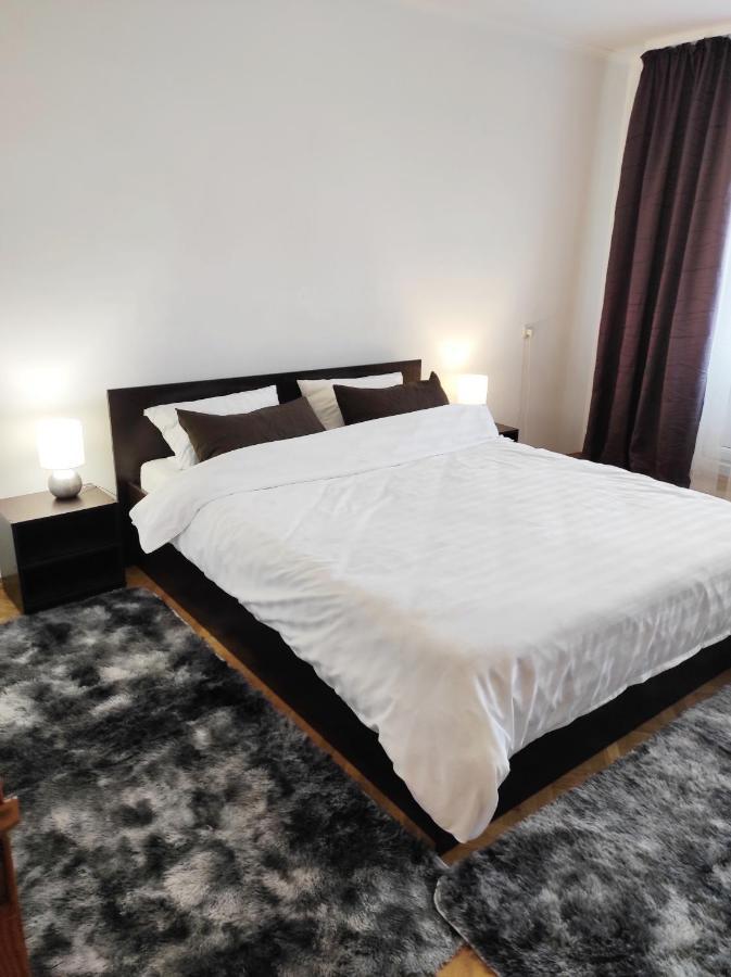 Comfortable Apartments In Centre With 3 Bedrooms Rivne Ngoại thất bức ảnh